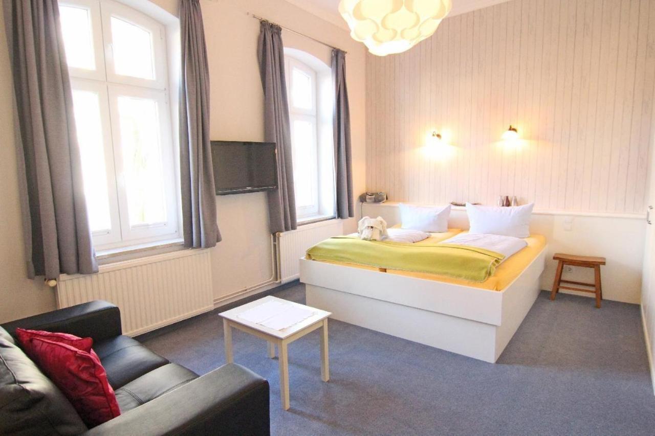 Kapitaenshaus-Lassen-Zimmer-Amistad Otel Westerland Dış mekan fotoğraf